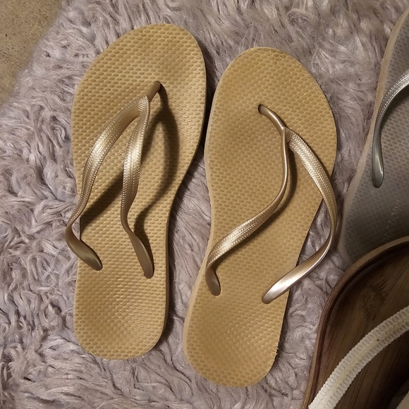 Stylish Women's Flip Flops - Leopard, Tan, and Brown - Picture 2 of 6